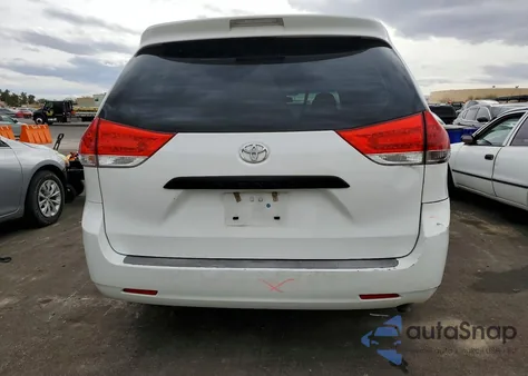 2014 Toyota Sienna z USA, uszkodzony, nr VIN 5TDZK3DC6ES490214